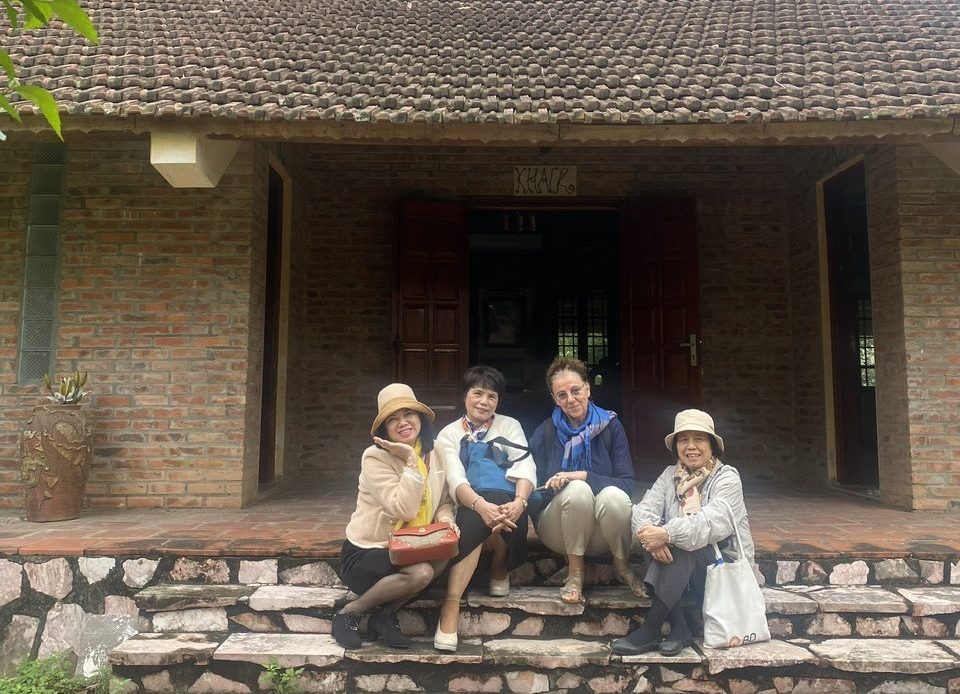 Nhà cổ tái hiện kiến trúc nhà cổ Bắc Bộ Việt Nam tại khu sinh thái Làng Xưa.